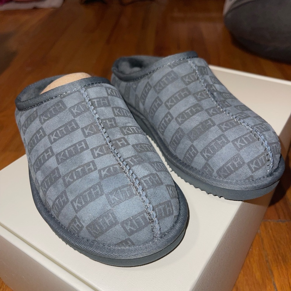 Kith Slippers Women’s size 36